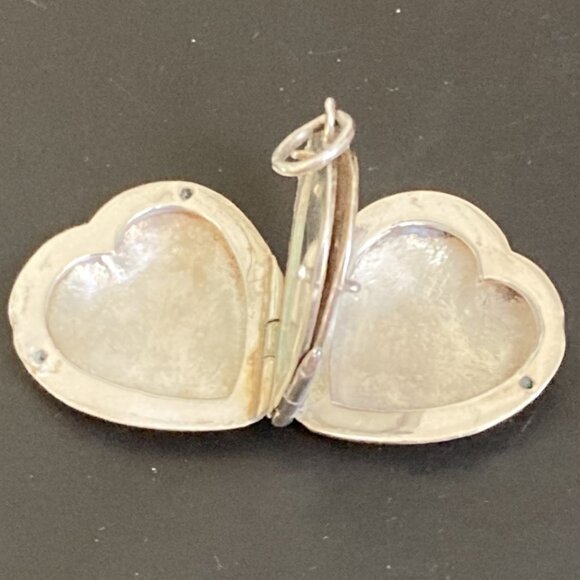 Vintage etched four-way sterling locket - Picture 5 of 6